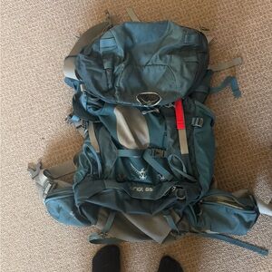 Women’s osprey Ariel 65 Backpack size (women’s 16-19 inch)